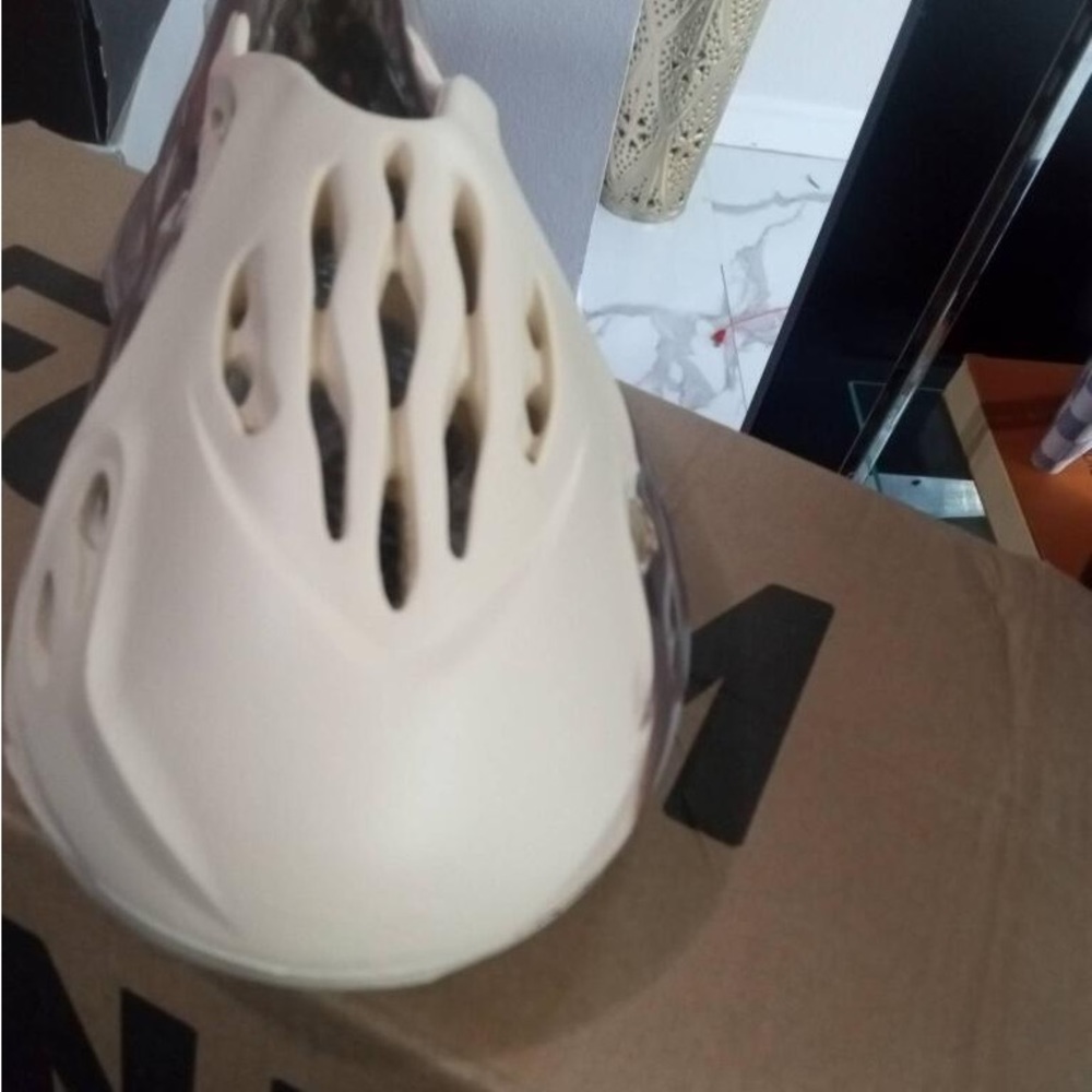 Cream Clay Yeezy foam runners